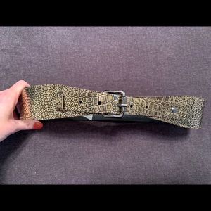 Kenneth Cole ladies gold belt- NWT